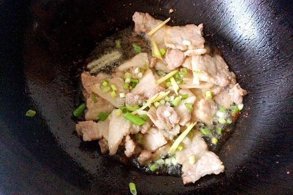 辣白菜炒五花肉的做法图解5