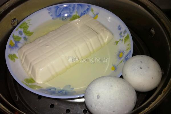 蒜泥豆腐的做法图解1