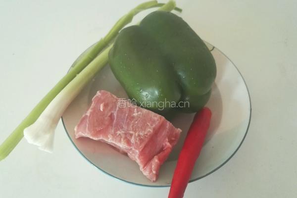 酸辣青椒肉丝的做法图解1