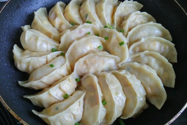 脆香锅贴的做法图解10