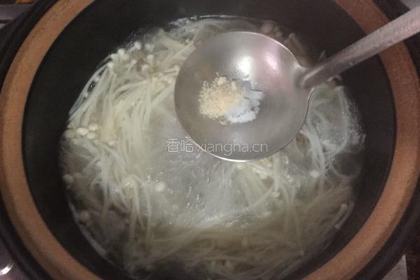 金针菇排骨汤的做法图解7