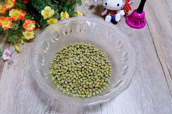绿豆莲子百合粥的做法图解3