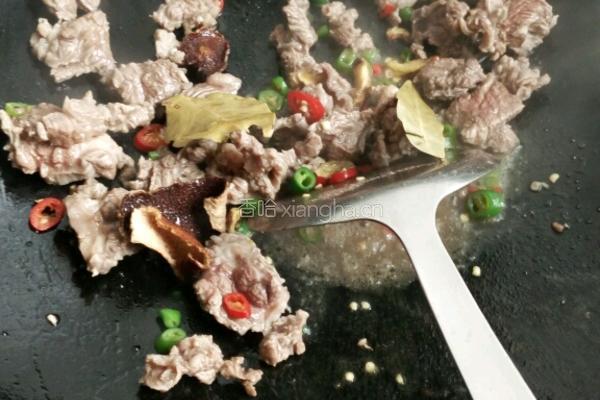 萝卜焖牛腩的做法图解5