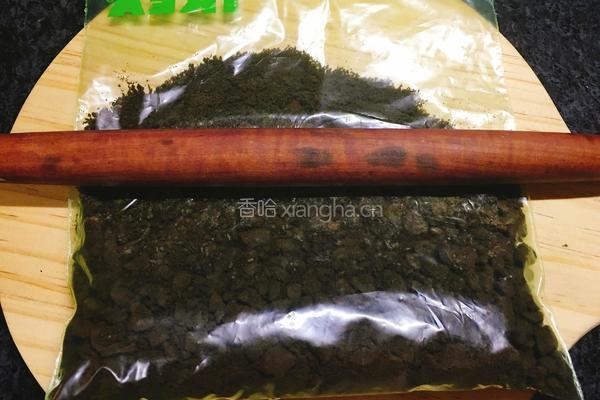 酸奶芒果慕斯蛋糕的做法图解3