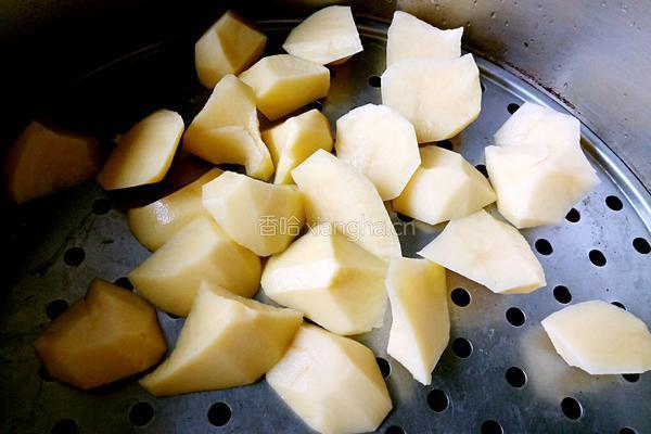 香煎土豆虾仁饼的做法图解2