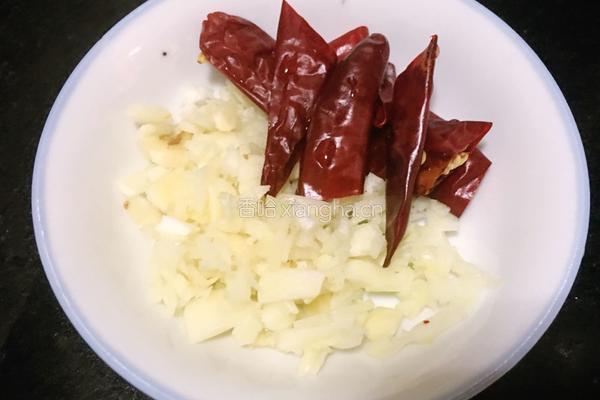 素炒油麦菜的做法图解3