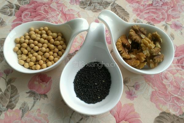 核桃芝麻豆浆的做法图解1