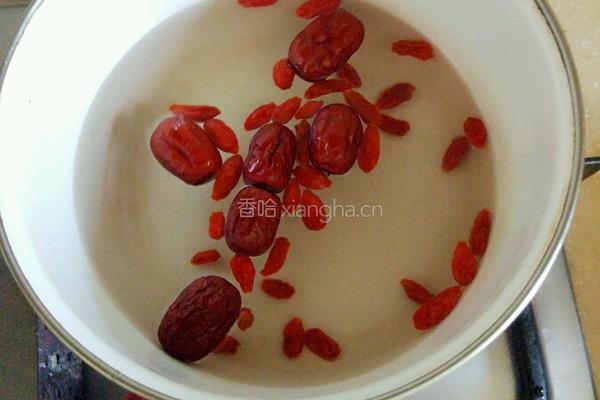红枣枸杞茶的做法图解3