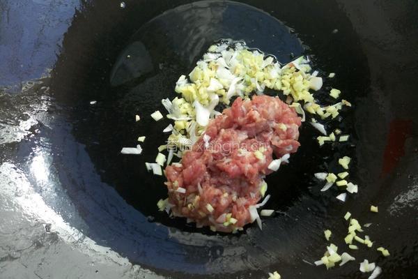 肉末酱焖茄子土豆的做法图解6