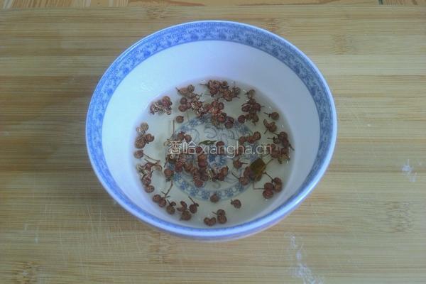 汆牛肉丸子的做法图解3