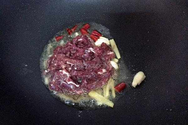 香芹炒牛肉的做法图解3