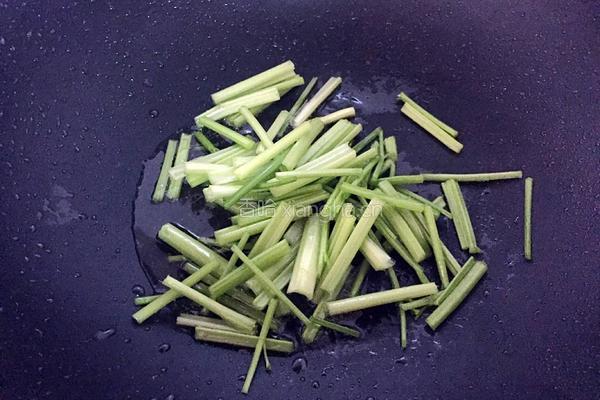 香芹炒牛肉的做法图解4