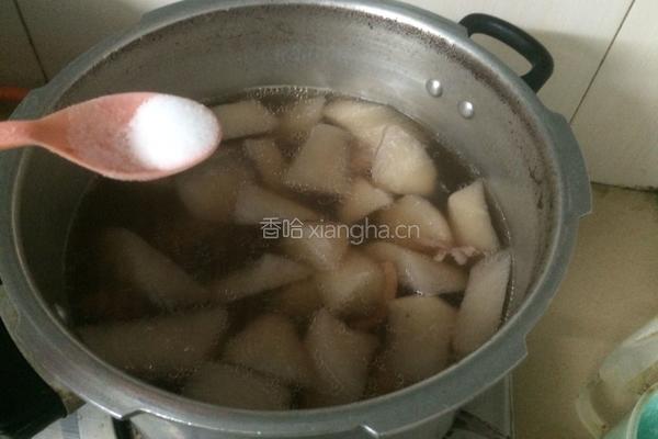 白萝卜煲猪骨汤的做法图解7