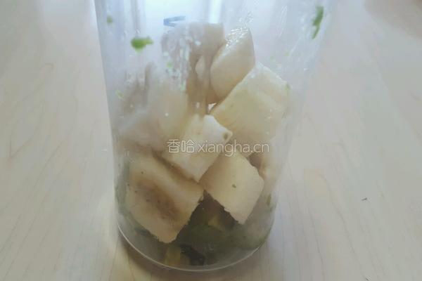 香蕉牛油果奶昔的做法图解4