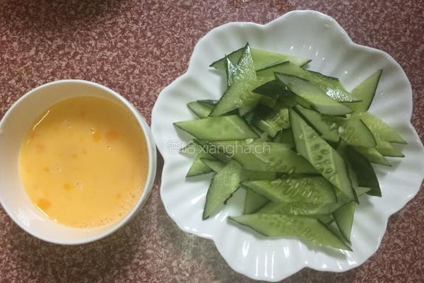 黄瓜鸡蛋炒肉片的做法图解2