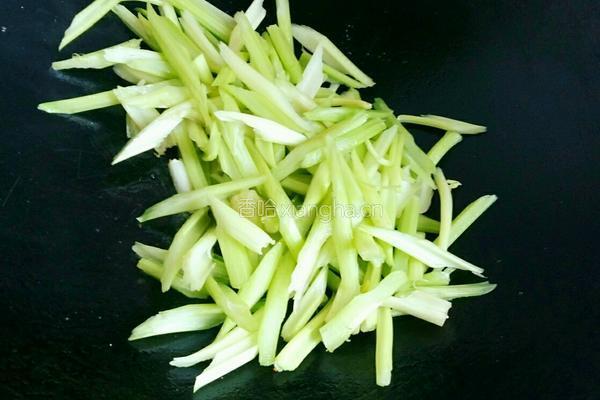 芹菜炒肉的做法图解6
