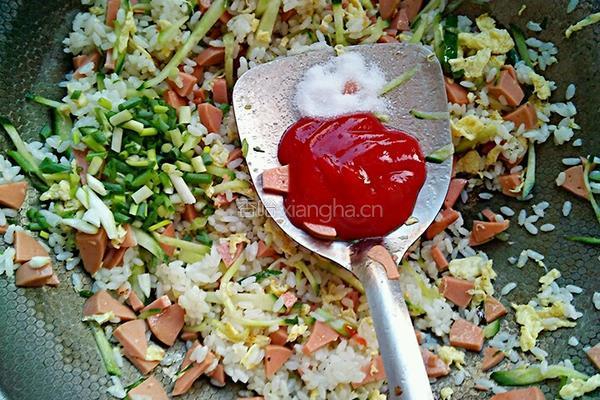 番茄酱炒饭的做法图解5