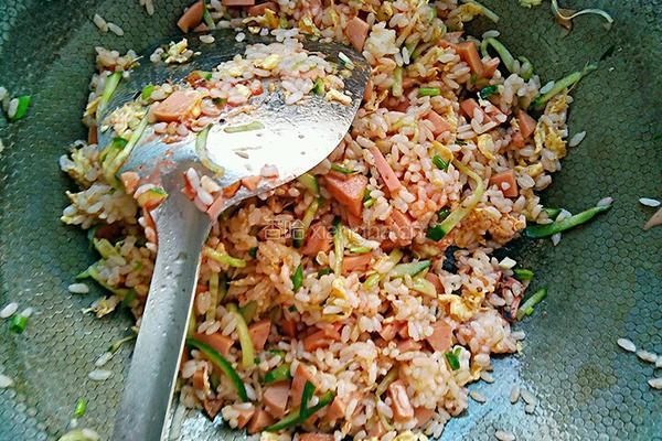 番茄酱炒饭的做法图解6