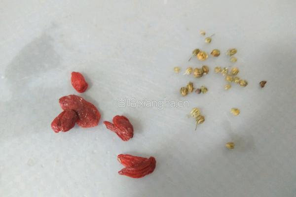 枸杞菊花茶的做法图解2