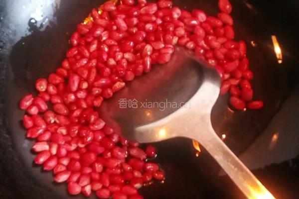 老醋花生的做法图解1