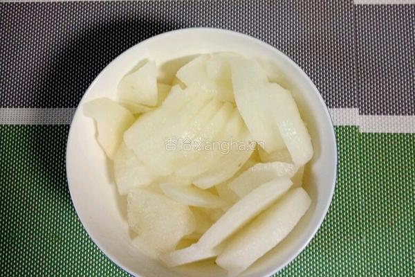 红酒煮梨的做法图解2