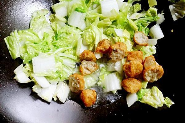 白菜炒丸子的做法图解7