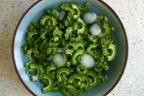 麻酱苦瓜的做法图解4