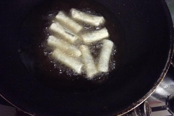 用馄饨皮做春卷的做法图解8