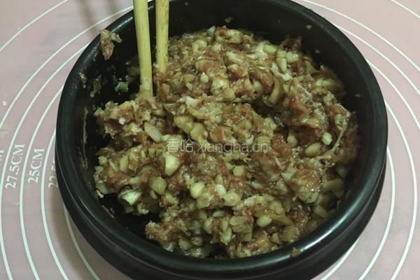 香菇猪肉饺子的做法图解2