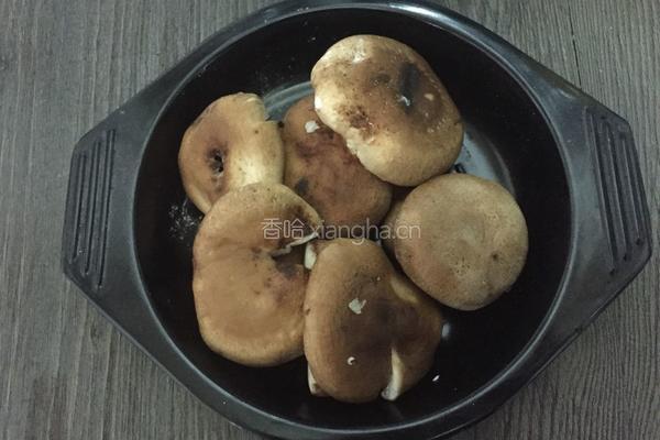 香菇猪肉饺子的做法图解1