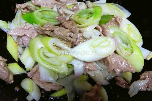 大葱爆肉的做法图解5