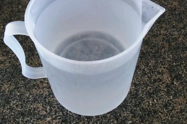 芒果慕斯6寸（8寸材料×2哦）的做法图解2