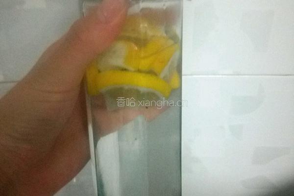 柠檬蓝莓苏打