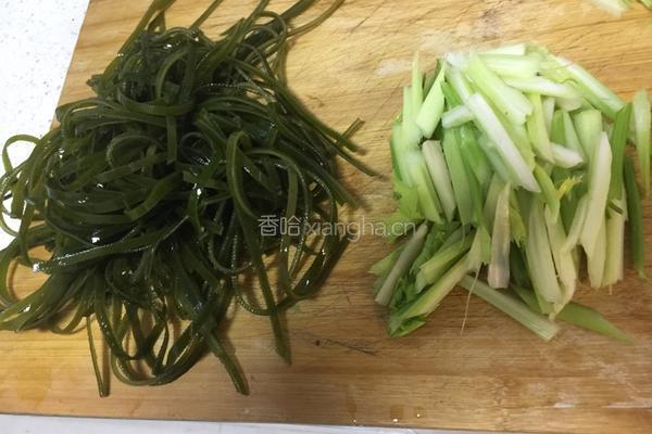 凉拌芹菜海带的做法图解1