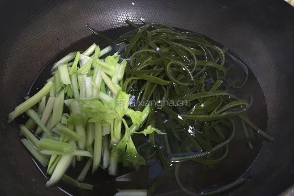 凉拌芹菜海带的做法图解2