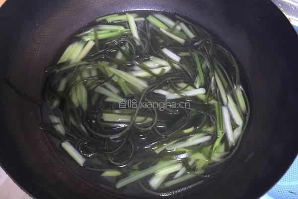 凉拌芹菜海带的做法图解3