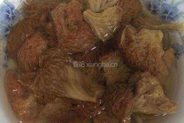 猴头菇炖鸡的做法图解3