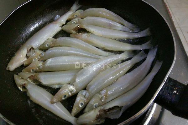 干煎沙丁鱼的做法图解5