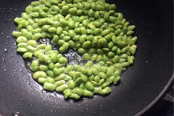 青椒炒毛豆的做法图解4