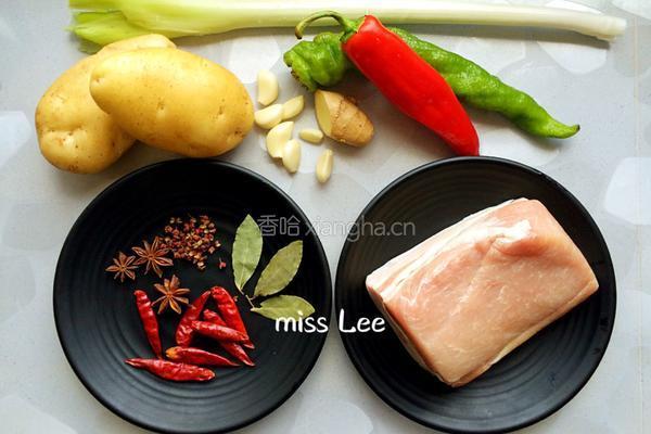 五花肉炖土豆的做法图解1