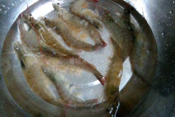 水煮鸡尾虾的做法图解1