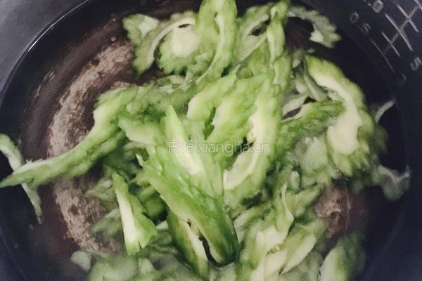 鸡蛋炒苦瓜的做法图解9
