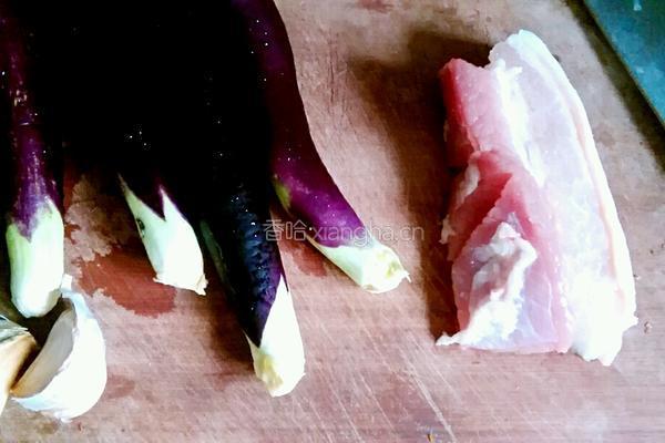 微波肉末茄子的做法图解1