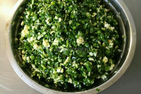 韭菜鸡蛋饼的做法图解3
