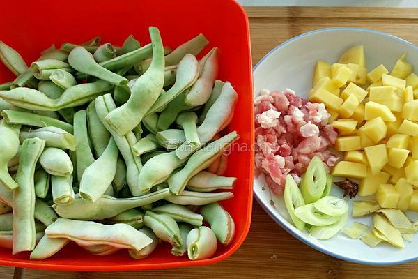 豆角焖饭的做法图解1