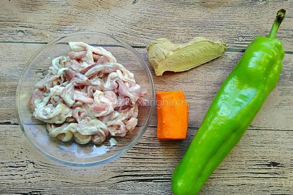 尖椒炒牛肉的做法图解1