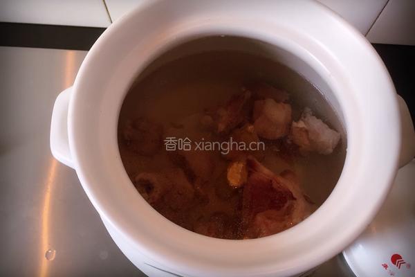 海带枸杞排骨汤的做法图解4