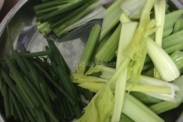 家常辣子鸡的做法图解1