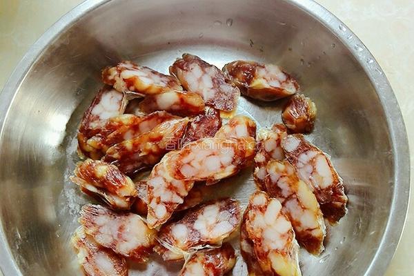 广式香肠炒饭的做法图解1