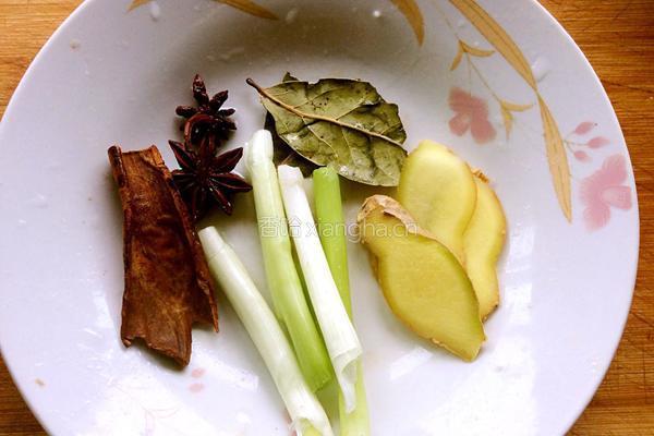 酸菜汆白肉的做法图解3